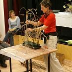 zimní květinová výzdoba chrámu s ukázkami tvorby