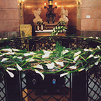 Olomouc, kaple sv. Jana Sarkandra, 2003, soutěž v květinové výzdobě  kostelů, 1. místo